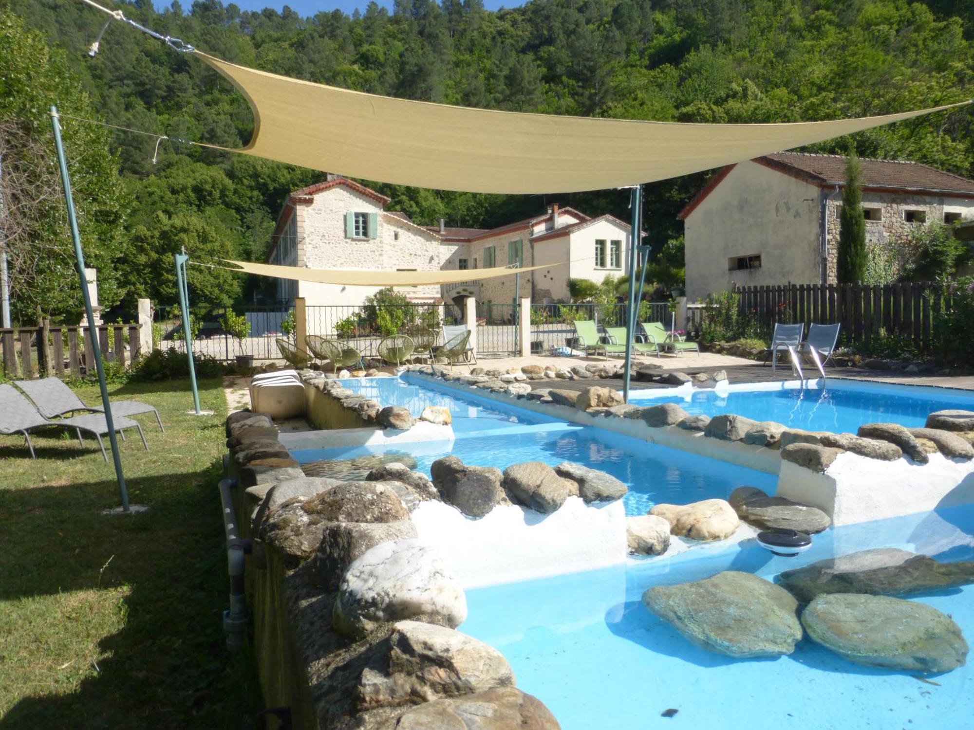 Chateau Du Fraissinet, 6 Gites Sleeping 2-8 Guests, Pool And River On Site La Tronche  Exterior photo