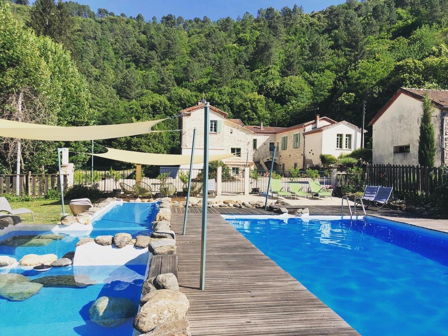 Chateau Du Fraissinet, 6 Gites Sleeping 2-8 Guests, Pool And River On Site La Tronche  Exterior photo