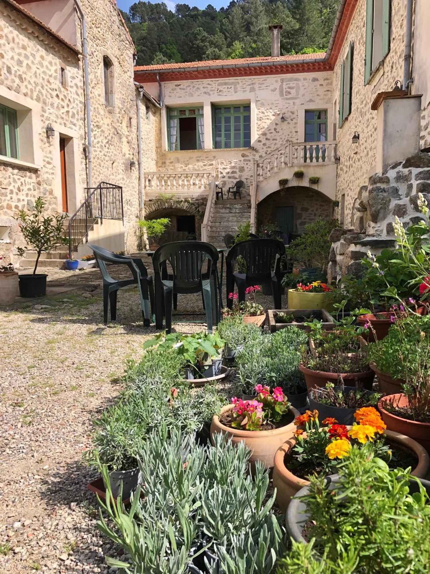Chateau Du Fraissinet, 6 Gites Sleeping 2-8 Guests, Pool And River On Site La Tronche  Exterior photo